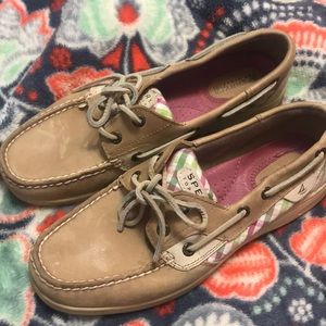 New sperrys. No tags.
